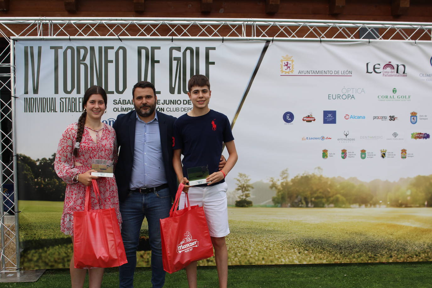 Ganadores y sorteo de regalos del IV Torneo de Golf