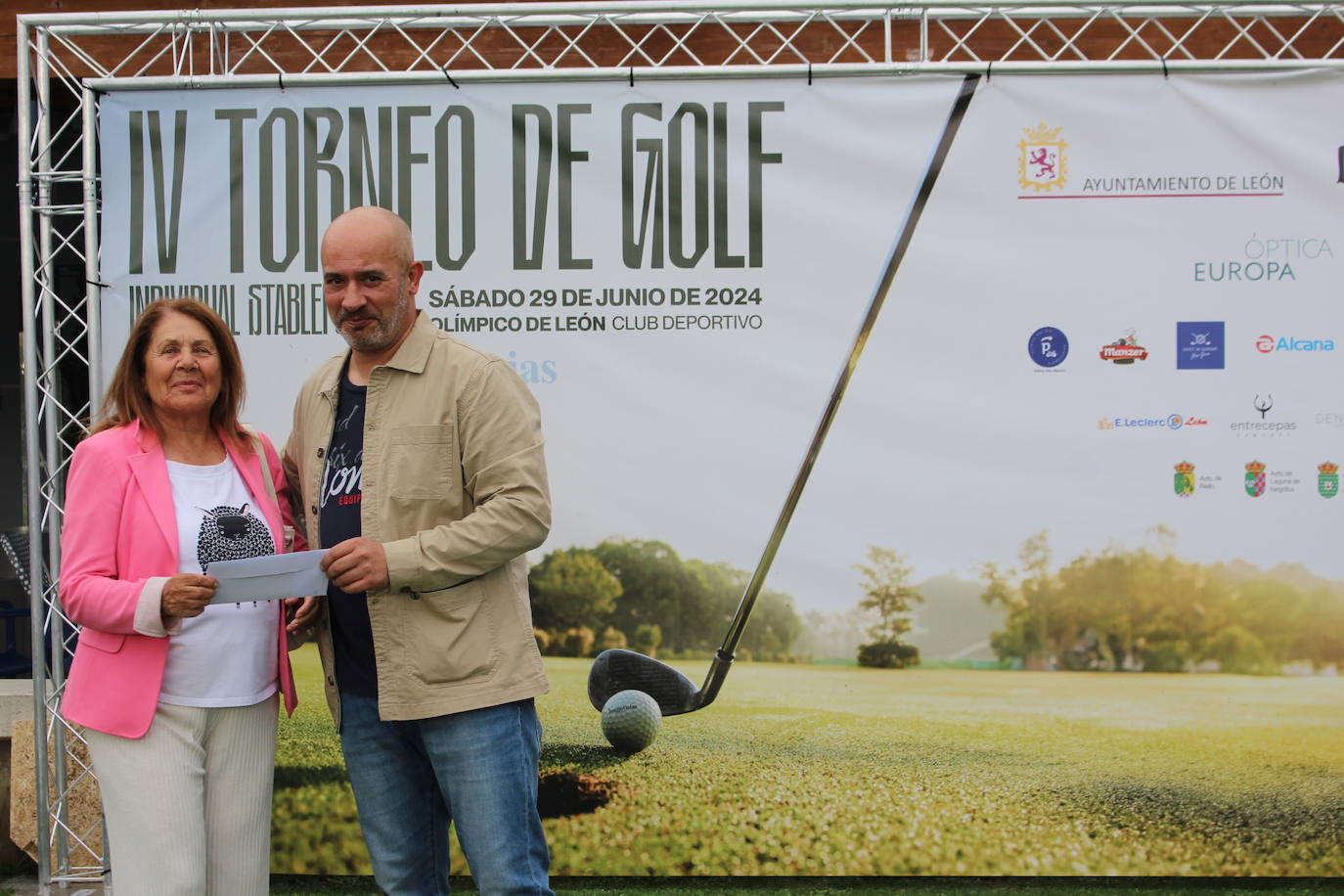 Ganadores y sorteo de regalos del IV Torneo de Golf