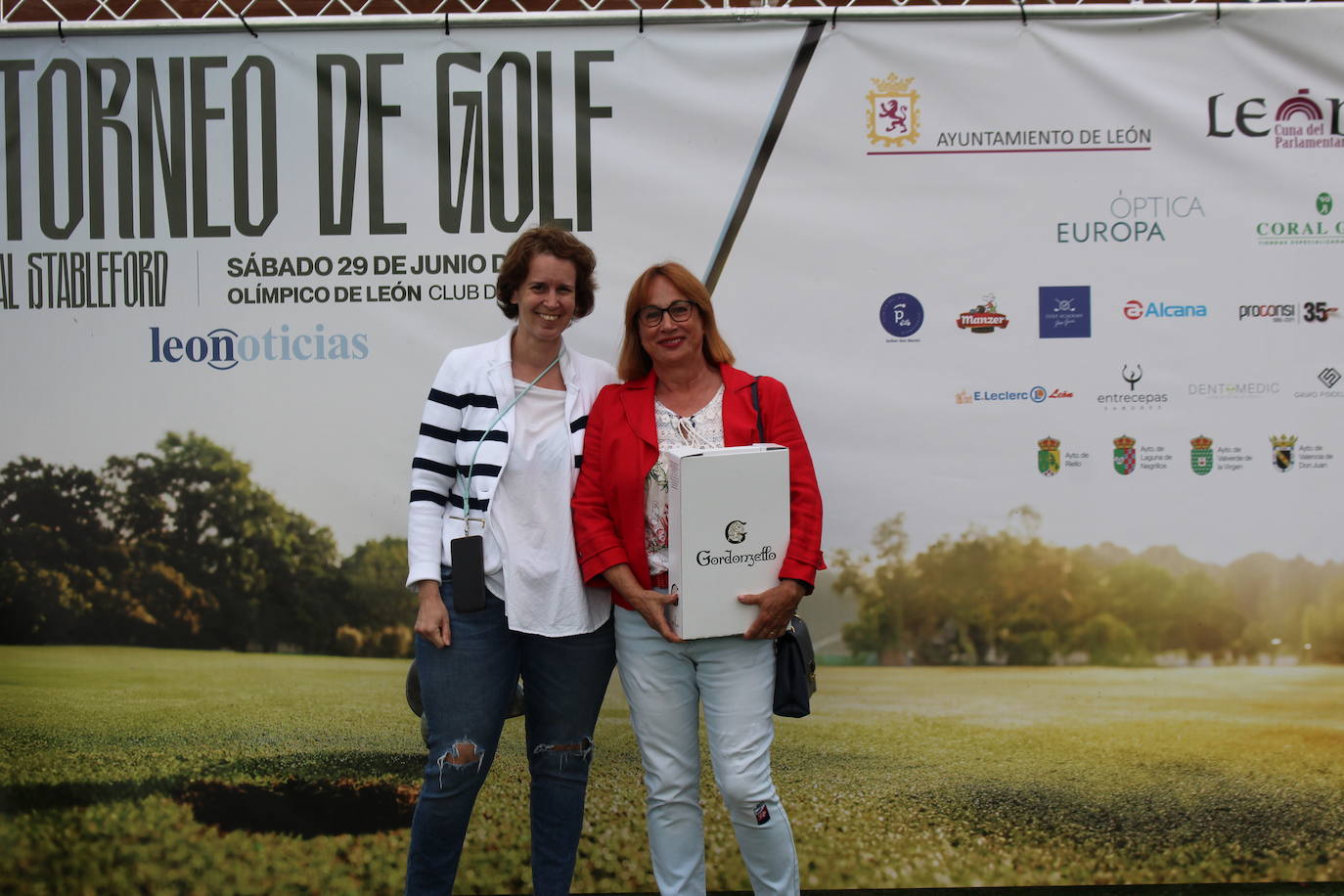 Ganadores y sorteo de regalos del IV Torneo de Golf