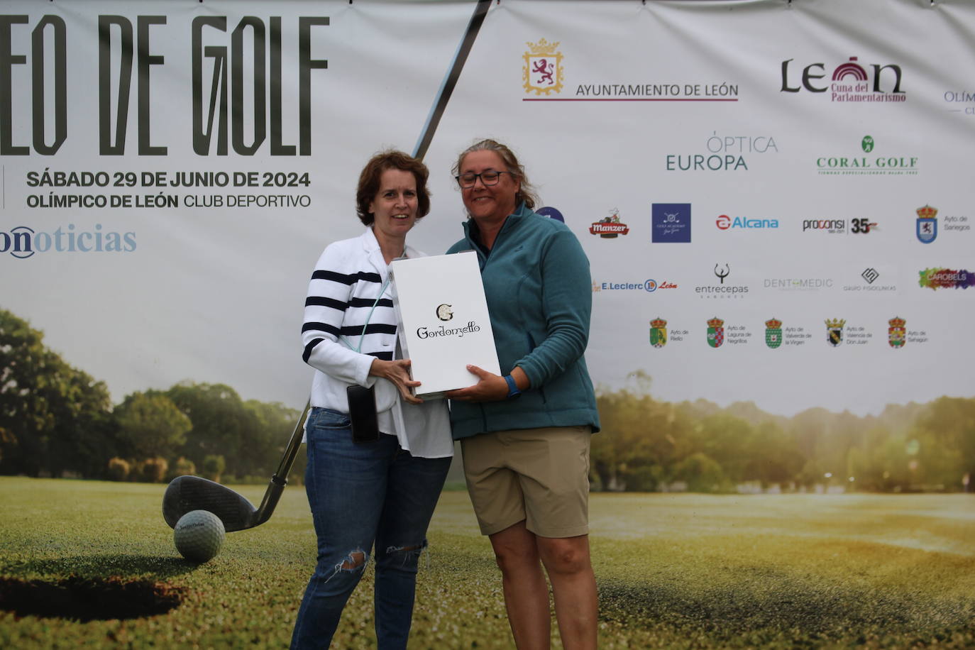 Ganadores y sorteo de regalos del IV Torneo de Golf