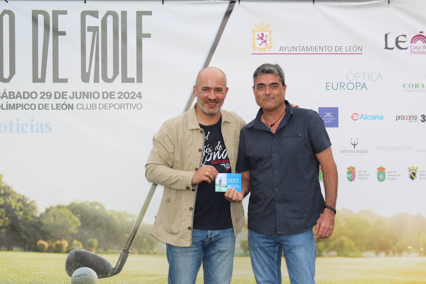 Ganadores y sorteo de regalos del IV Torneo de Golf