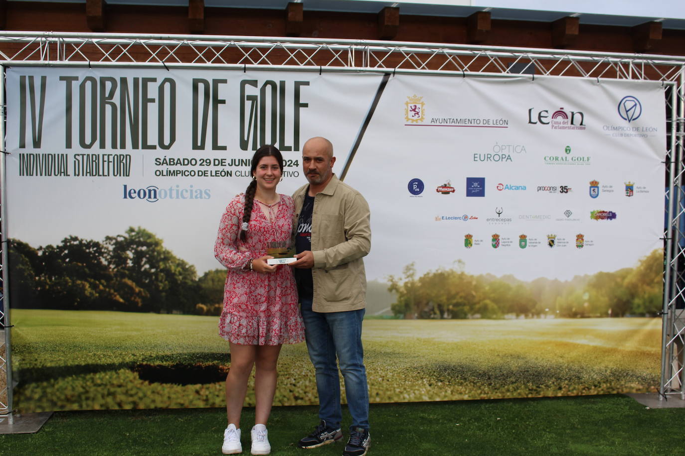 Ganadores y sorteo de regalos del IV Torneo de Golf