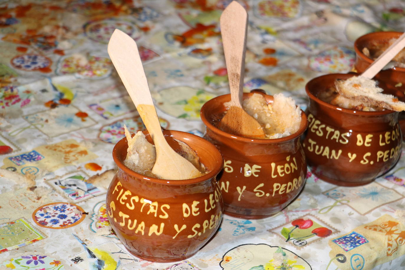 La Plaza Mayor se llena de sopas de ajo