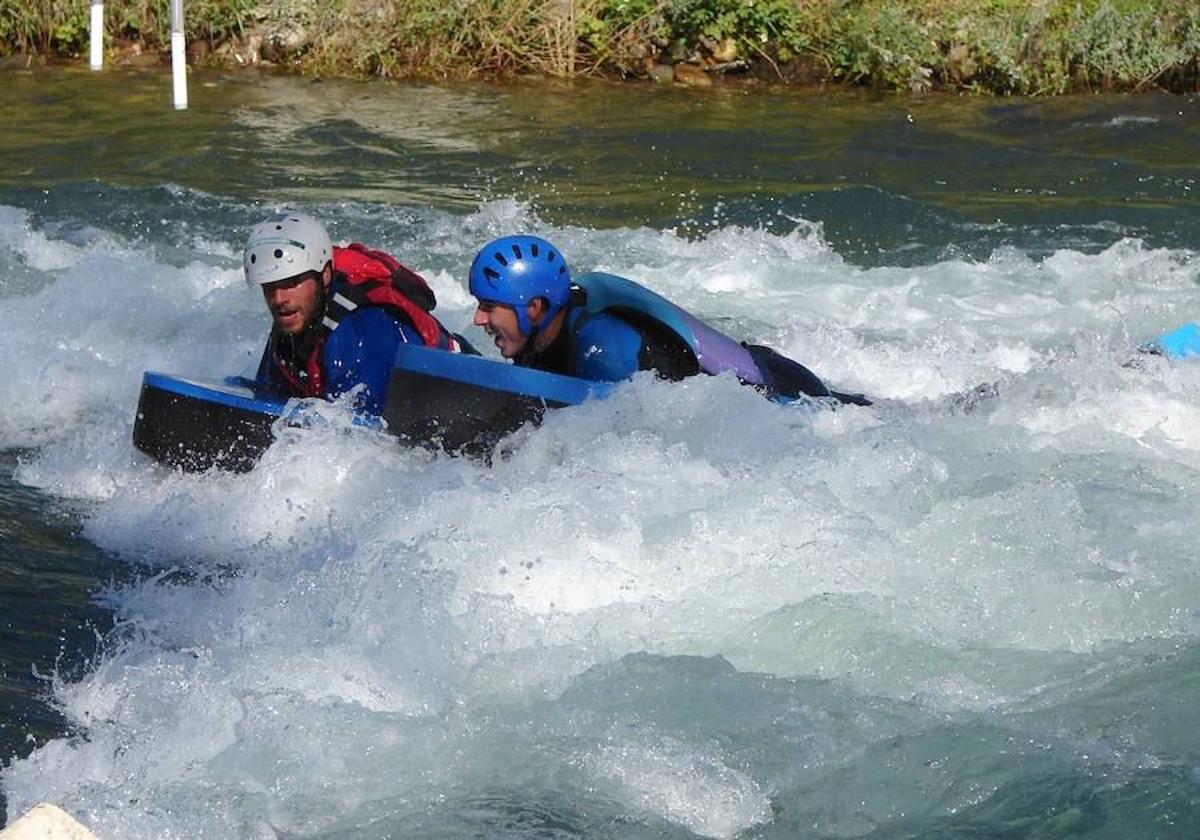 Imagen de archivo de actividades de rafting en León.