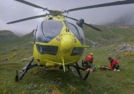 Trasladan en helicóptero a un escalador herido en Posada de Valdeón