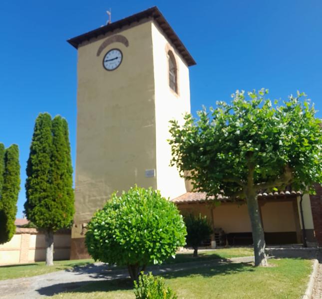 Torre de la Iglesia de Villaturiel antes de su derrumbe.