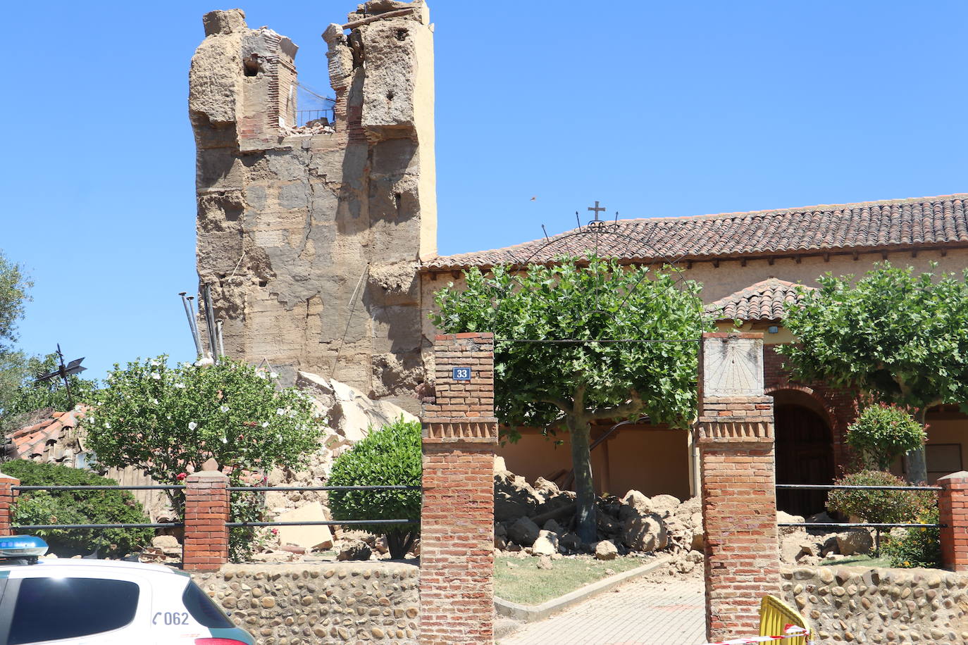 Se cae la torre de la iglesia de Villaturiel