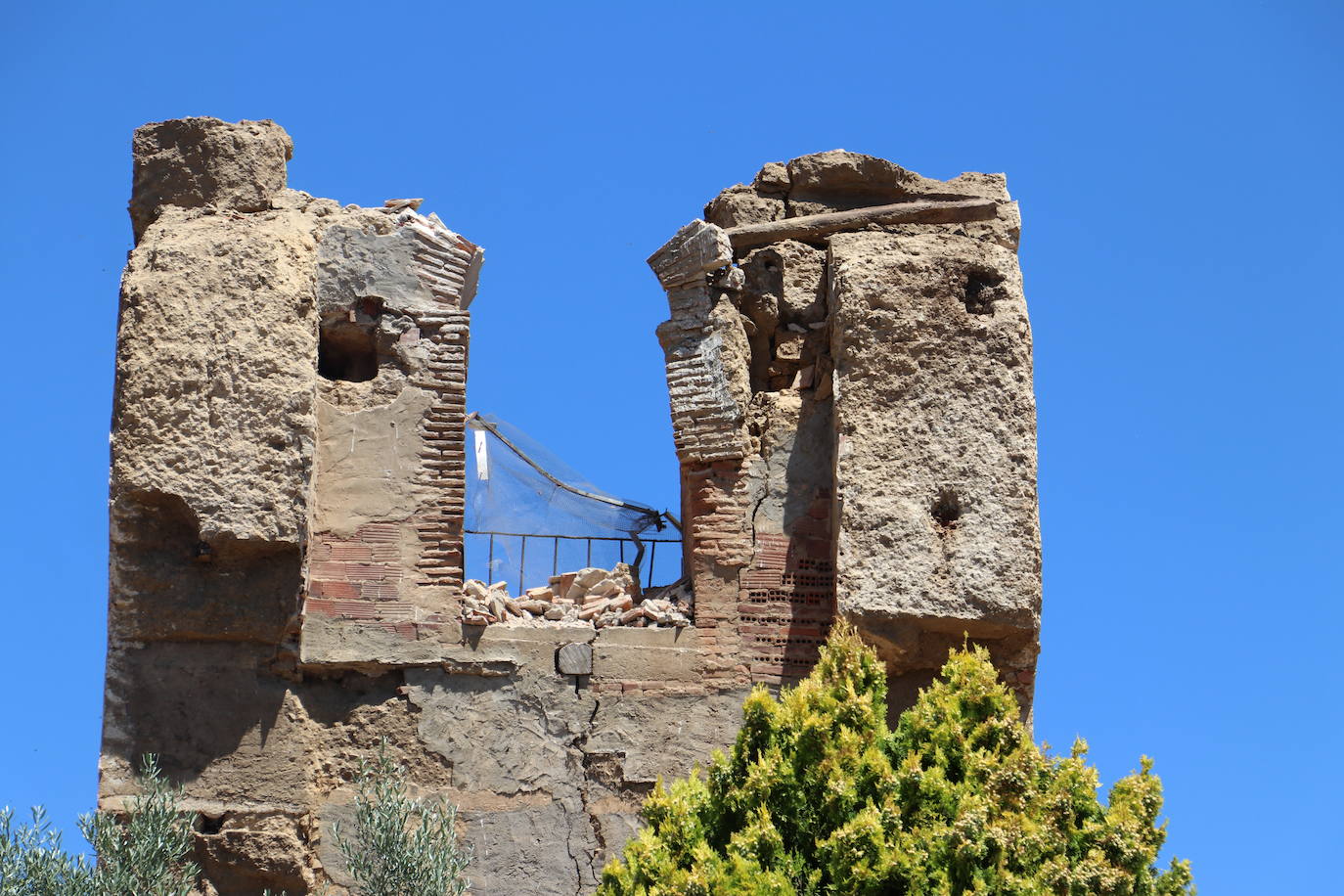 Se cae la torre de la iglesia de Villaturiel