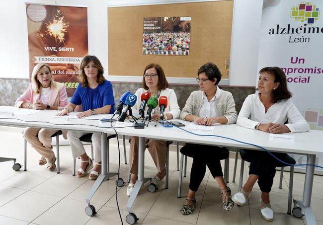 Presentación del estudio en la sede de Alzheimer León.