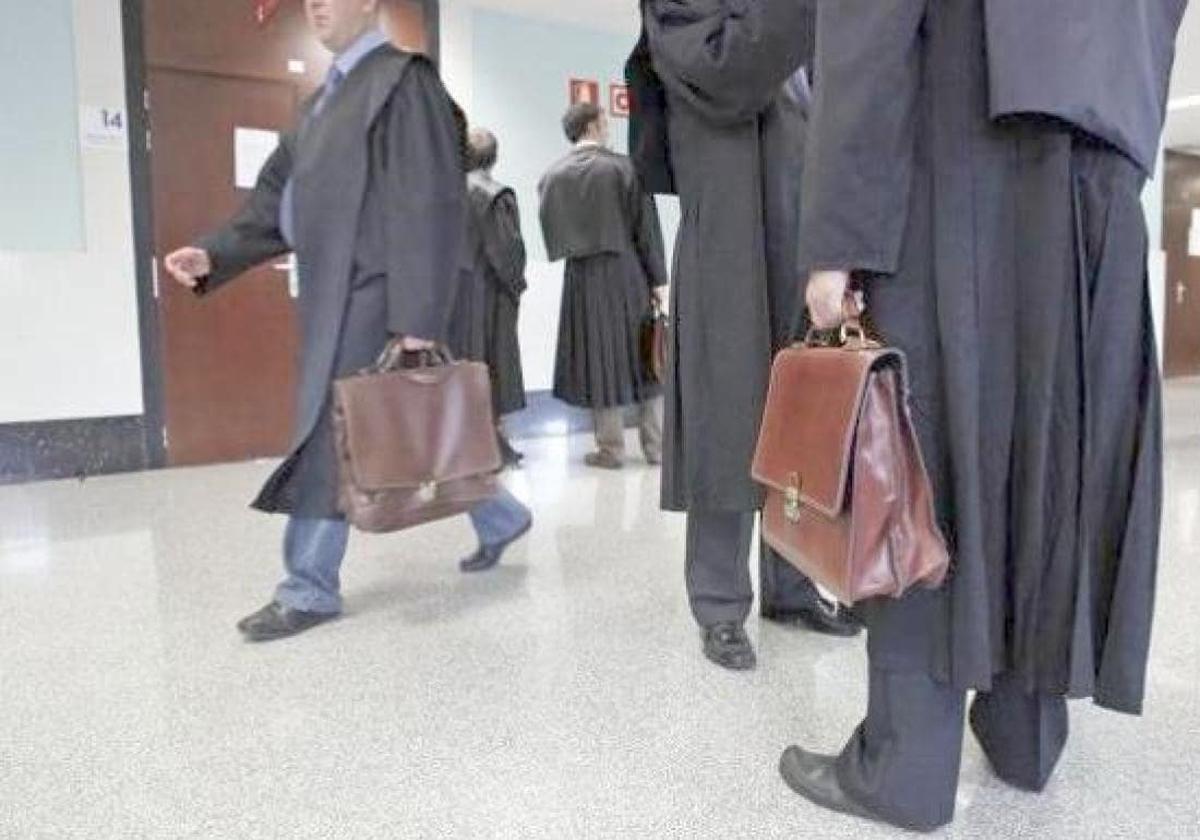 La Abogacía leonesa reconoce a sus 12 letrados con más antigüedad en el Turno de Oficio