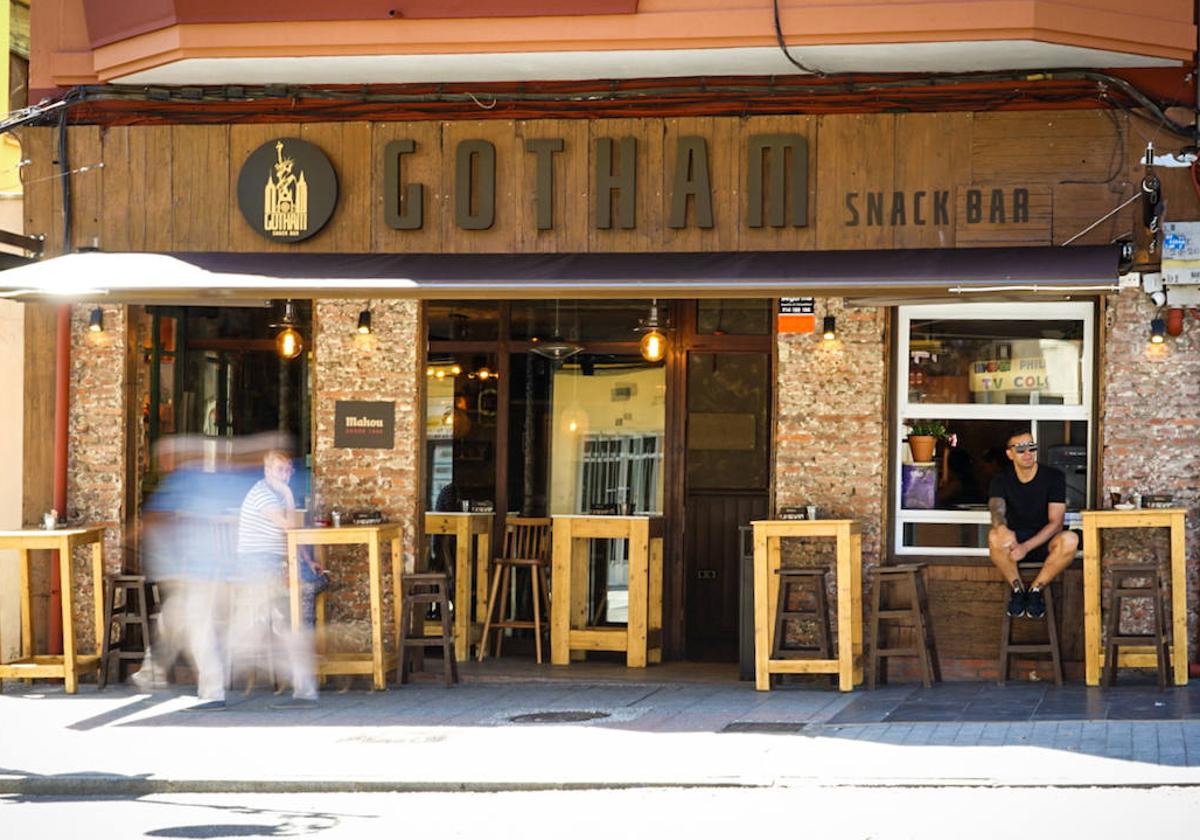 Nuevo Gotham Snack Bar a los pies de la Catedral de León