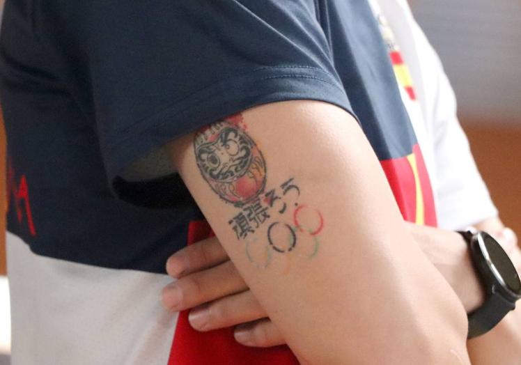 Mireya González tiene en su tríceps derecho un tatuaje recordando los Juegos Olímpicos de Tokio en 2021.