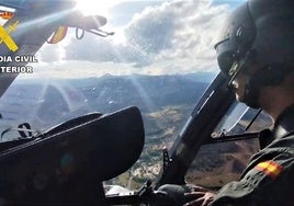 La Guardia Civil realiza las labores de búsqueda por tierra y aire.