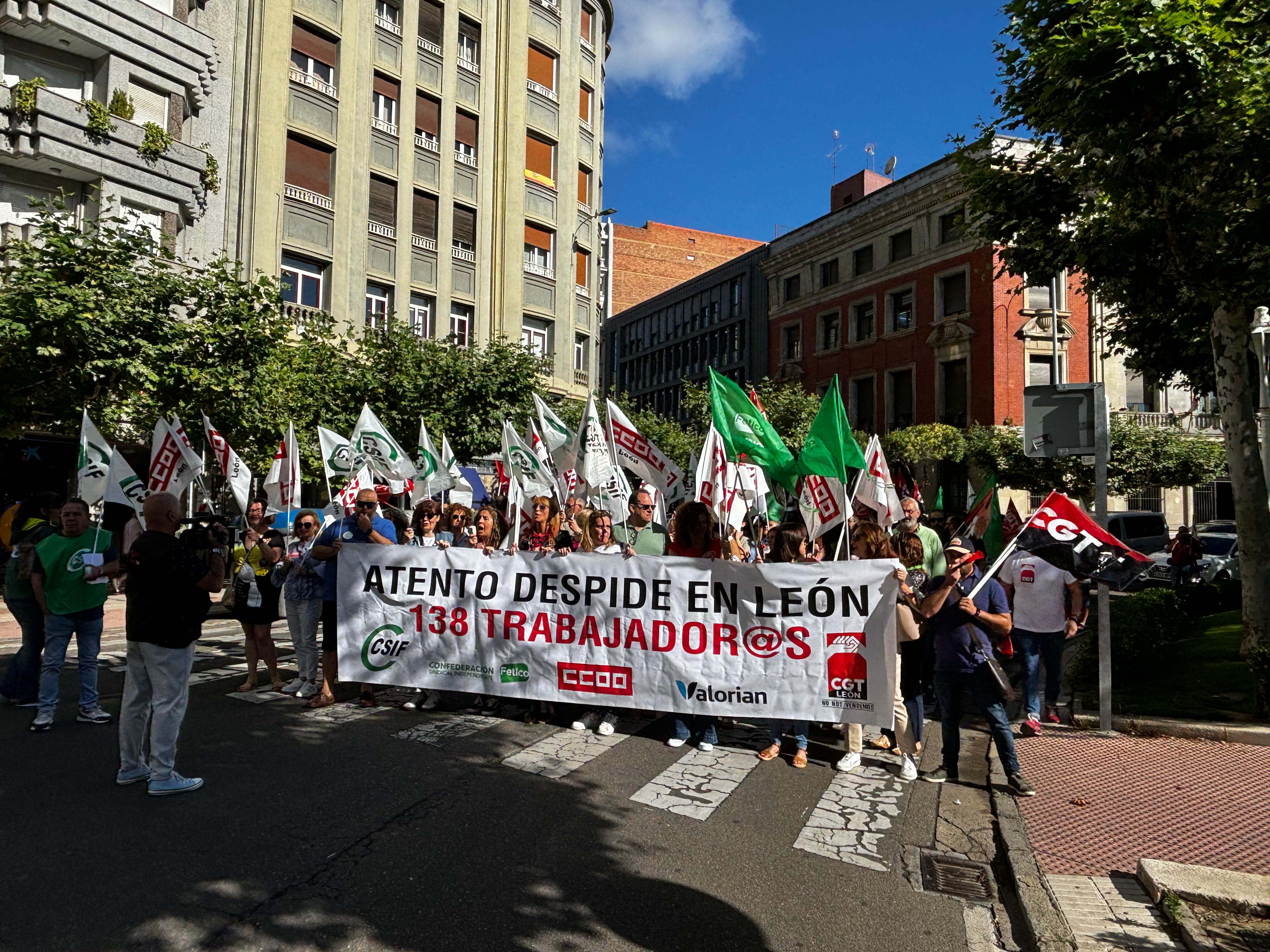 Los trabajadores de Atento vuelven a manifestarse en León