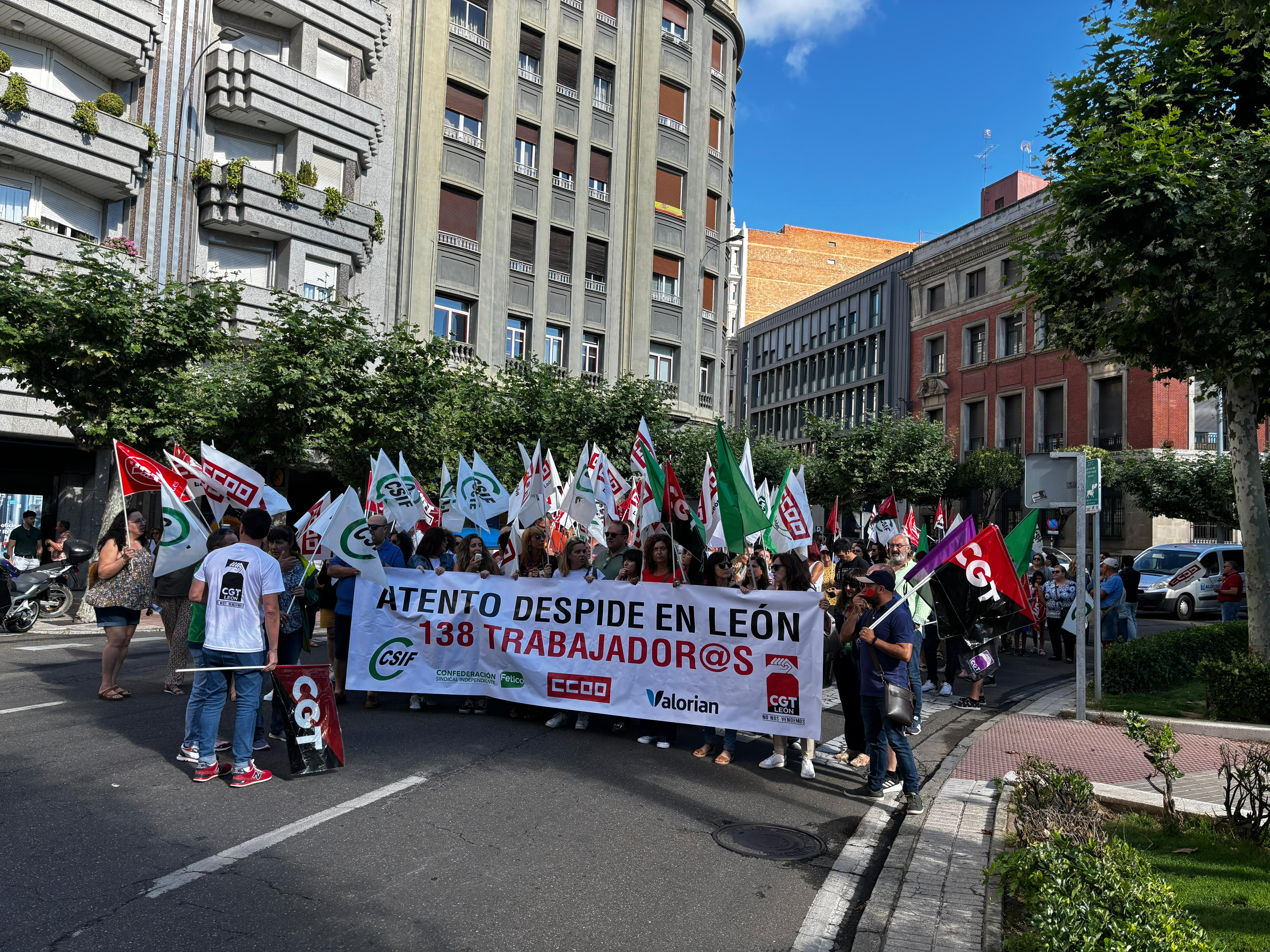 Los trabajadores de Atento vuelven a manifestarse en León