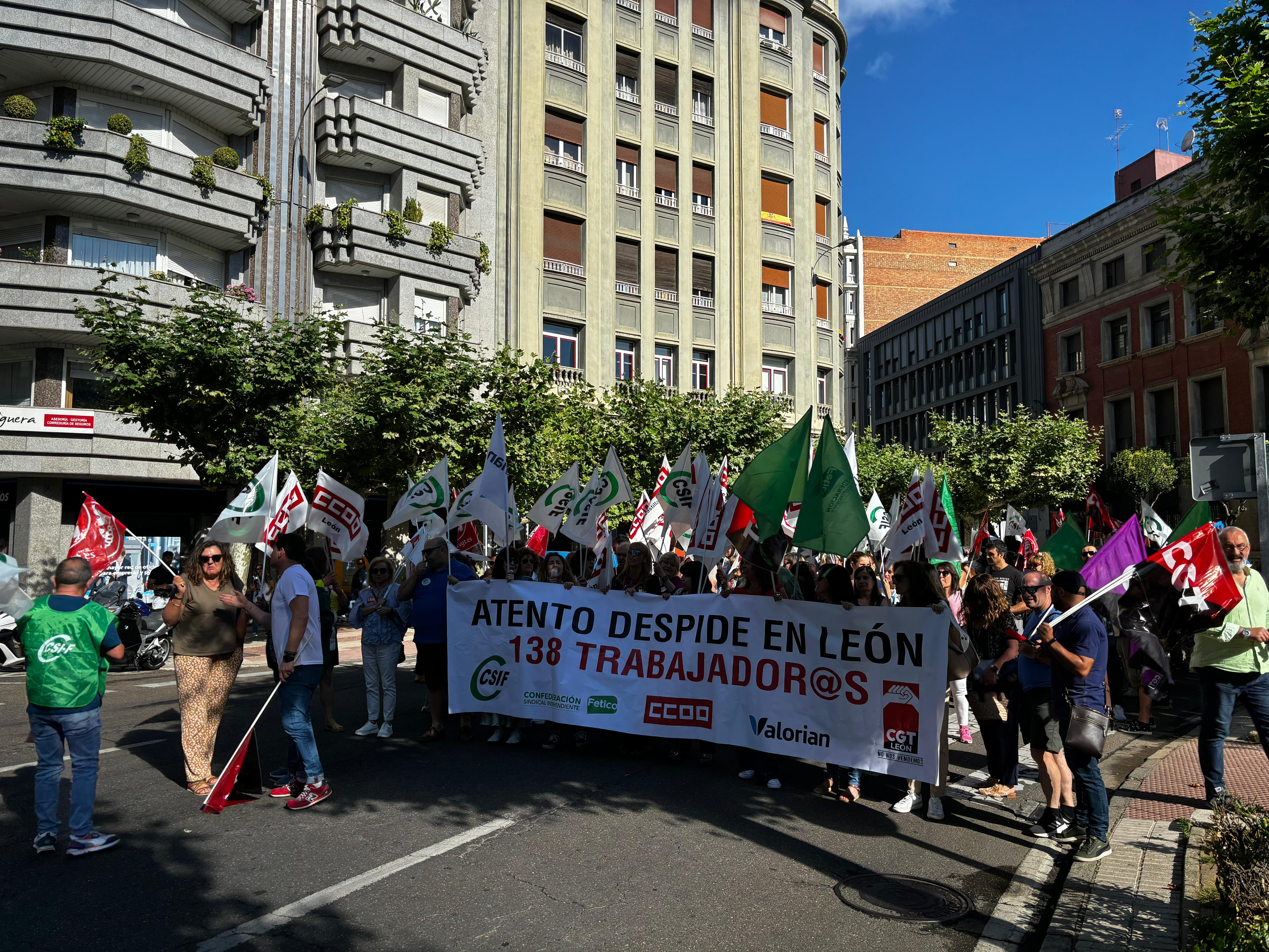 Los trabajadores de Atento vuelven a manifestarse en León