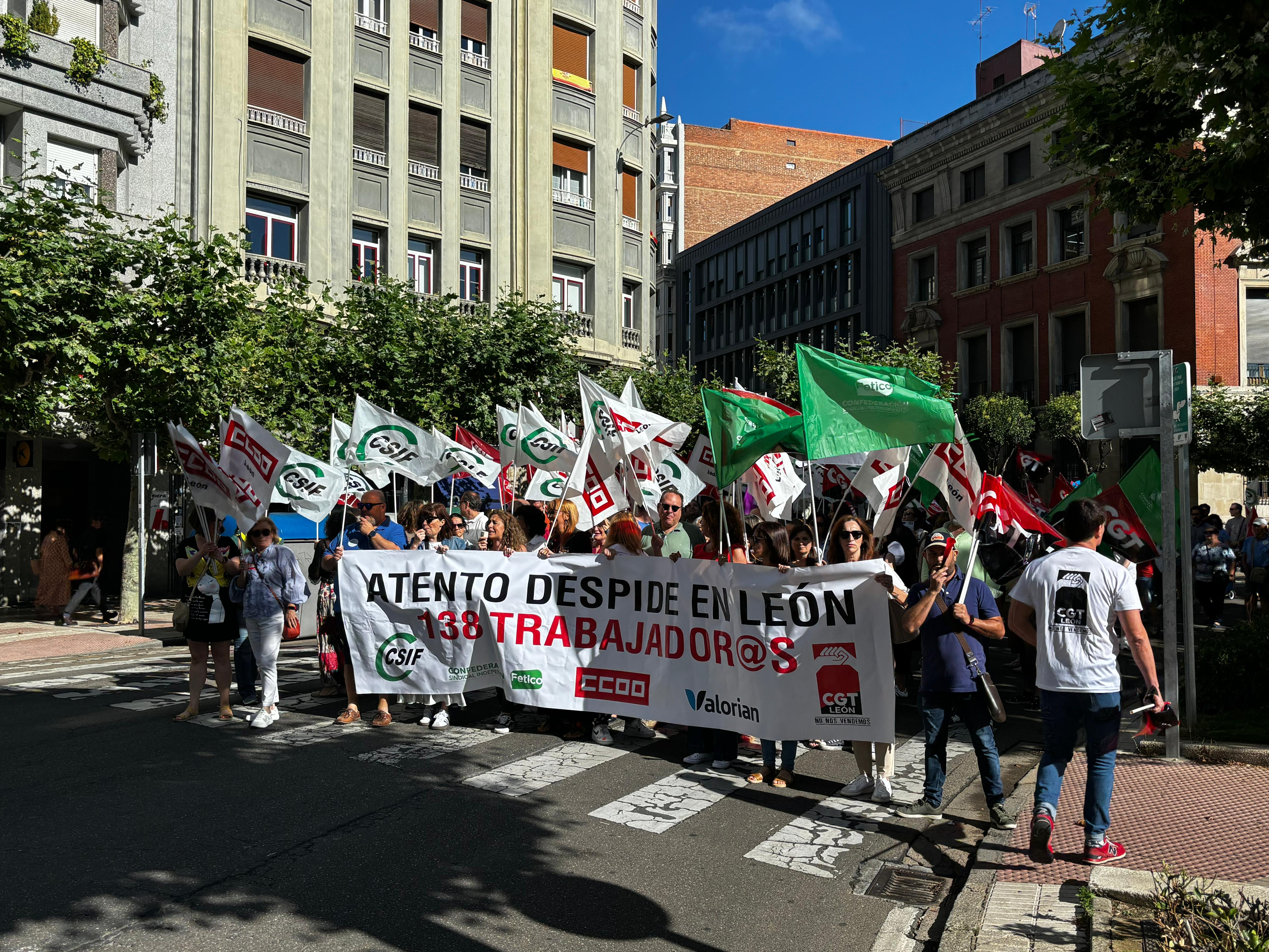 Los trabajadores de Atento vuelven a manifestarse en León