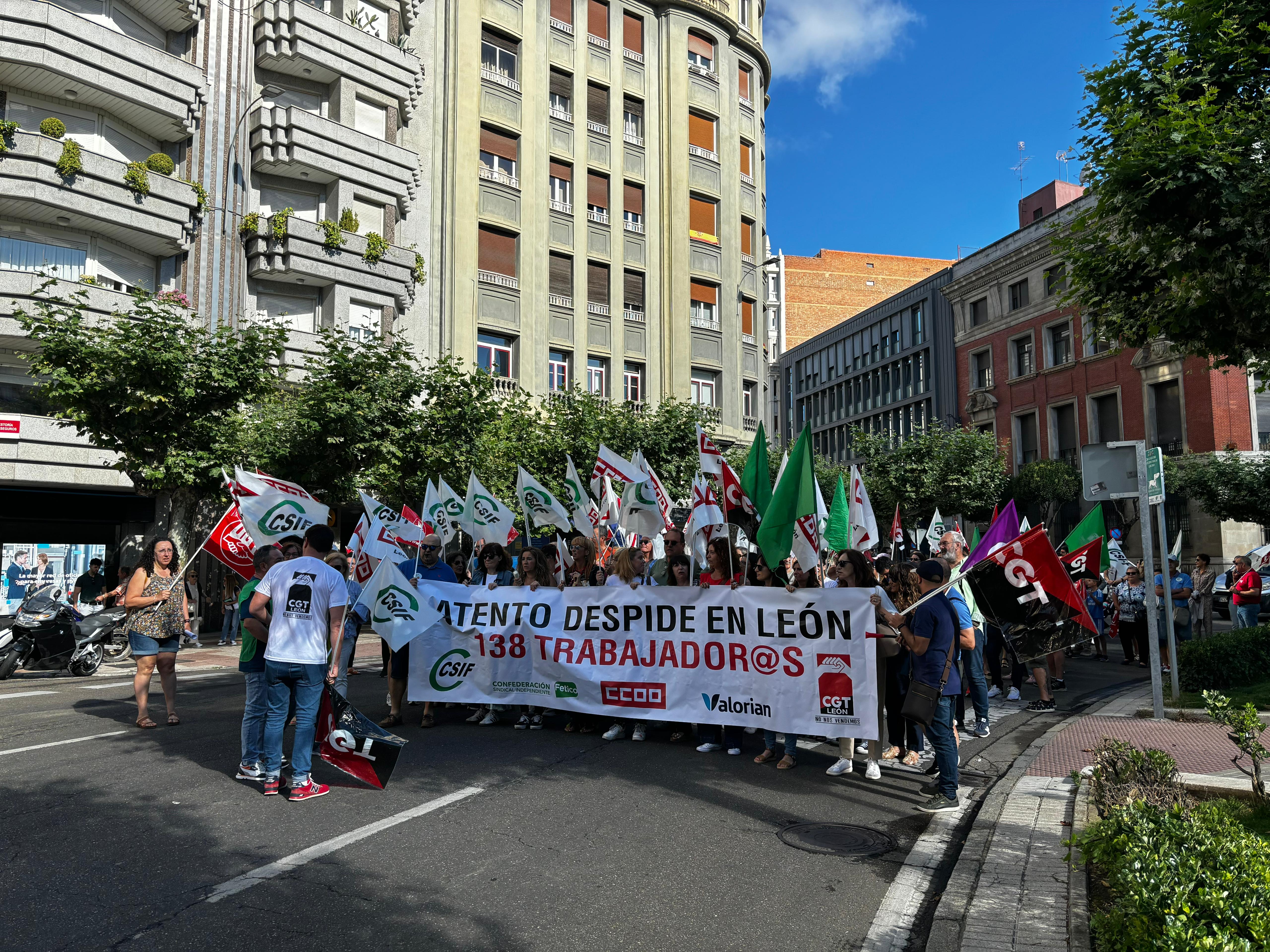 Los trabajadores de Atento vuelven a manifestarse en León