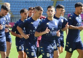 Bicho, en primer término, durante el primer entrenamiento de la pretemporada.