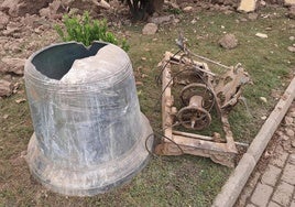 Campana y reloj de la torre de Villaturiel.