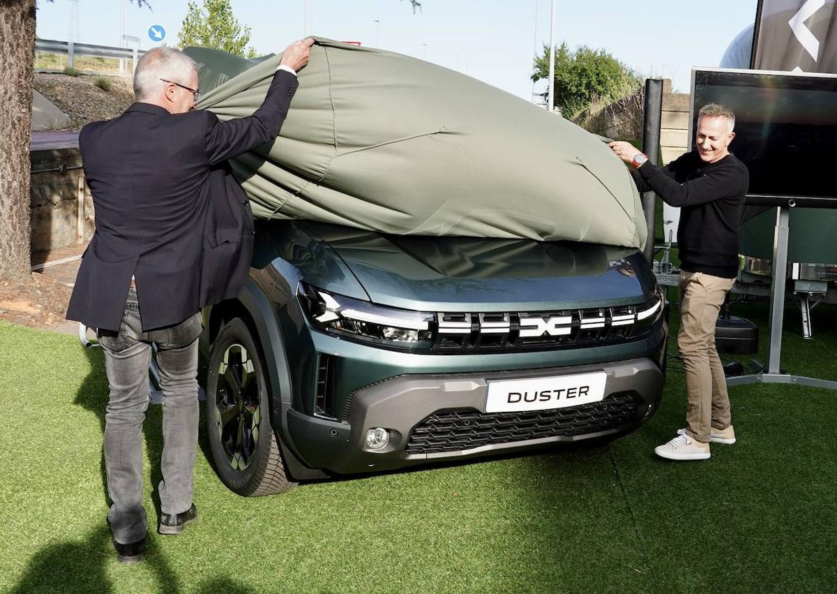 Imagen secundaria 1 - Dacia presentó en León el coche Duster