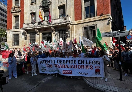 Concentración a las puertas de la Subdelegación del Gobierno.