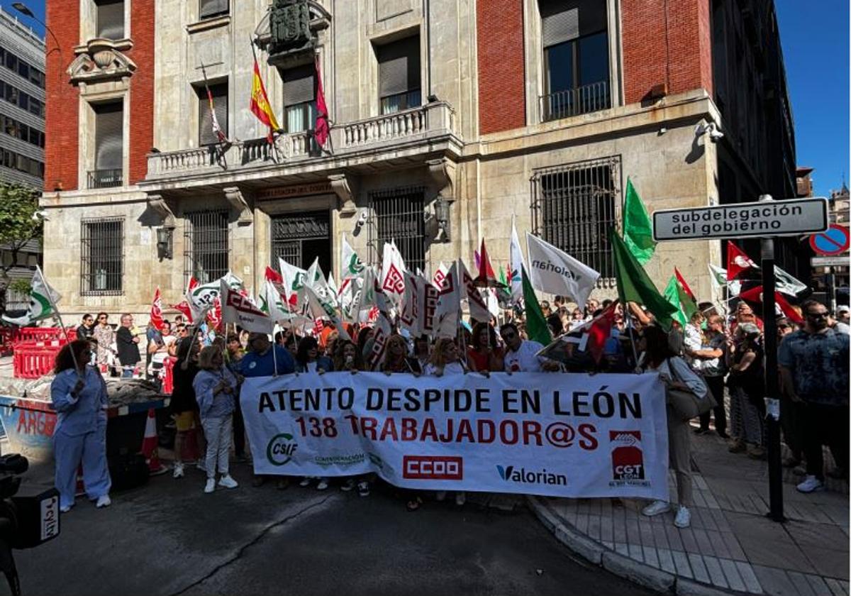 Concentración a las puertas de la Subdelegación del Gobierno.