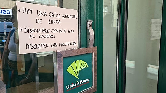 El fallo de Microsoft lleva al caos a gasolineras y bancos de León sin afectar a pymes