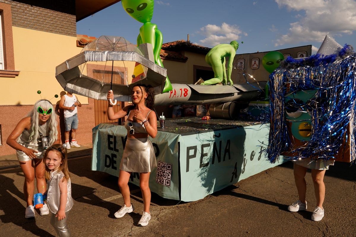 Desfile de carrozas en Santa Marina del Rey