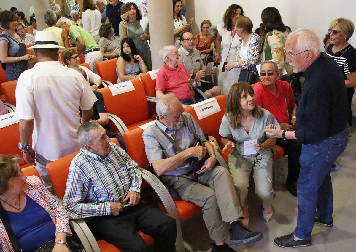 Imagen secundaria 1 - Luis Mateo Díez en La Magdalena.