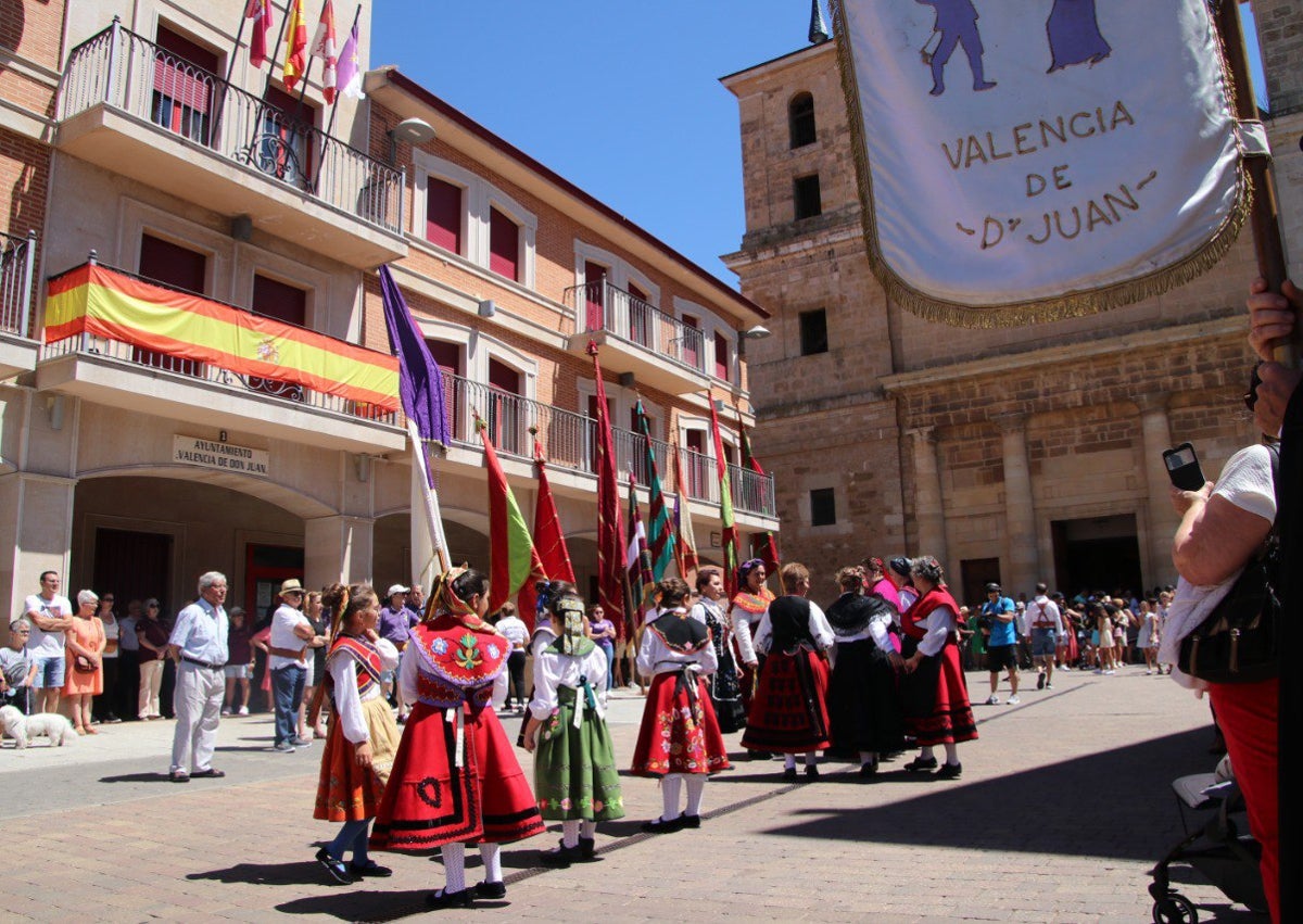 Imagen secundaria 1 - El desfile de peodones ha vuelto a ser una de las principales actividaes del evento