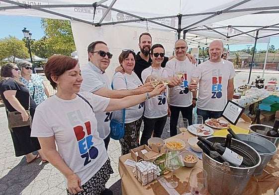 Olegario Ramón durante el brindis de clausura de la feria 'Apostando por El Bierzo' celebrada en Cueto