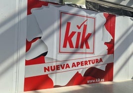 Cartel que anuncia la nueva apertura.