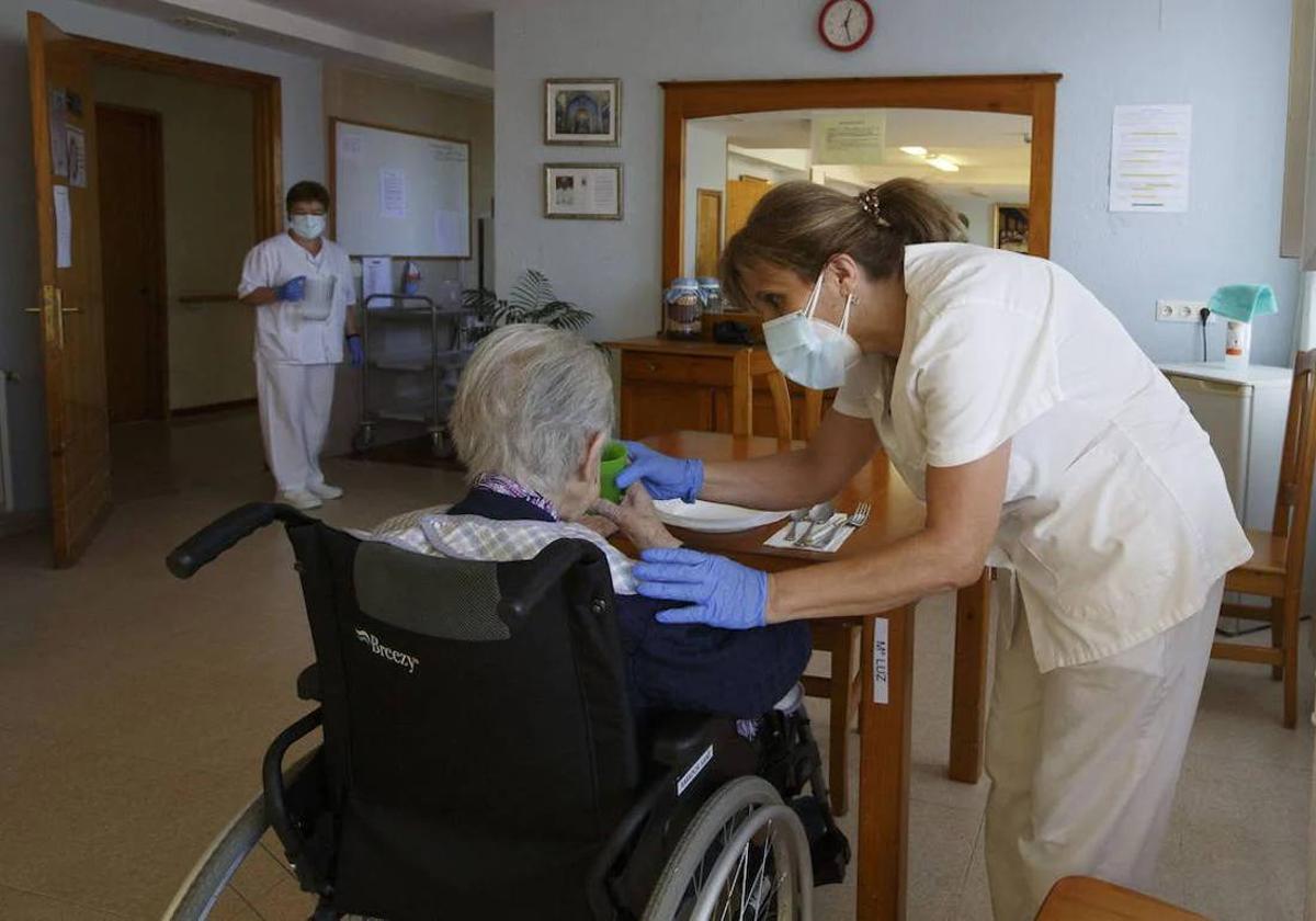 Los geriátricos de gestión pública tienen ocho veces más lista de espera