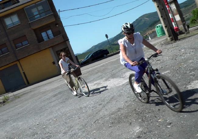 Pedaleando con Mari Paz Martínez, alcaldesa de Fabero.