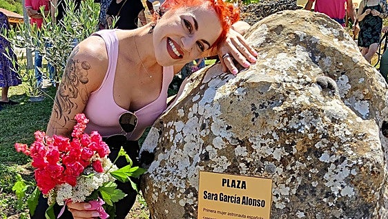 La astronauta Sara García ya da nombre a una plaza en su pueblo