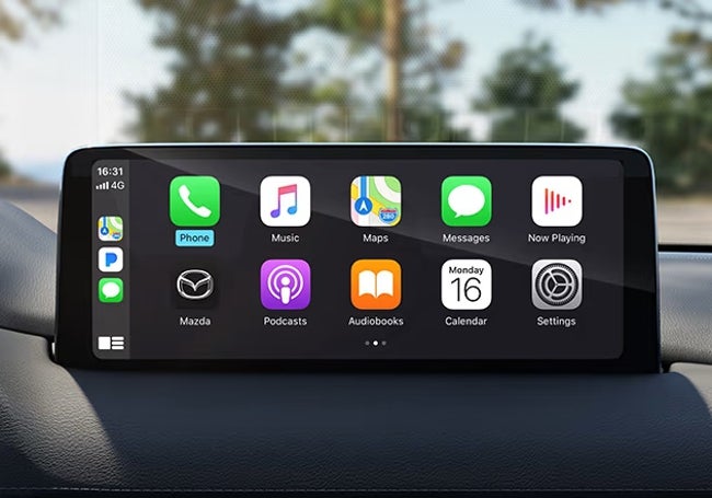 El Mazda CX-5 cuenta con conexión con CarPlay de Apple o Android AutoTM