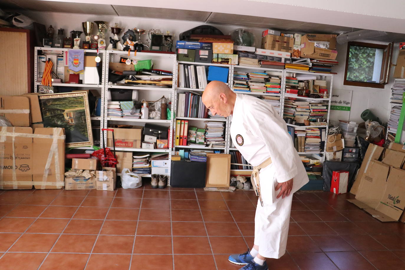 Entrenamiento de un veterano karateca leonés