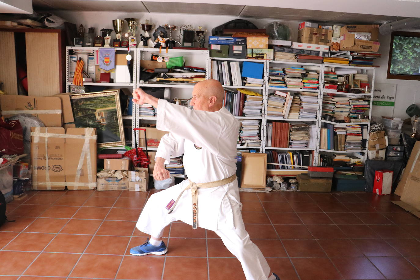 Entrenamiento de un veterano karateca leonés