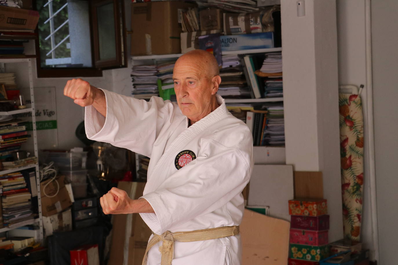 Entrenamiento de un veterano karateca leonés