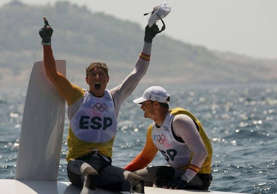 Diego Botín y Florian Trittel celebran su oro olímpico.