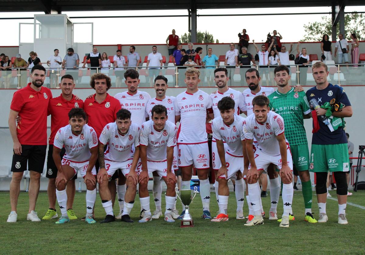 El equipo se lleva el trofeo de Bembibre.