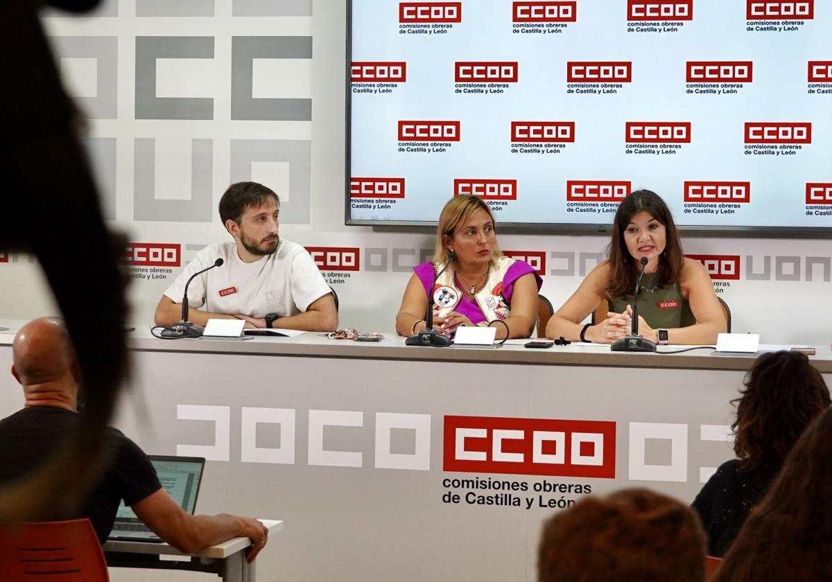 La secretaria de Organización de la Federación de Sanidad y Sectores Sociosanitarios de CCOO Castilla y León, Nieves Noriega, junto a Gonzalo Fermoso y Beatriz Benavente.