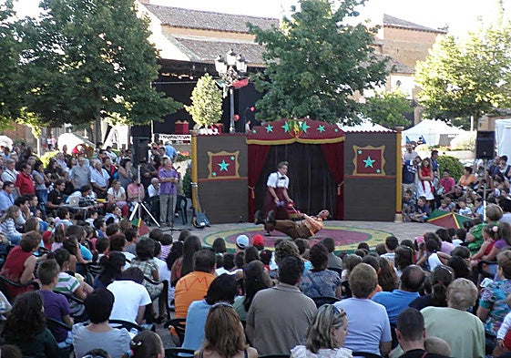 Actuación circense en el Festival Internacional de Circo y Payasos de Gordoncillo