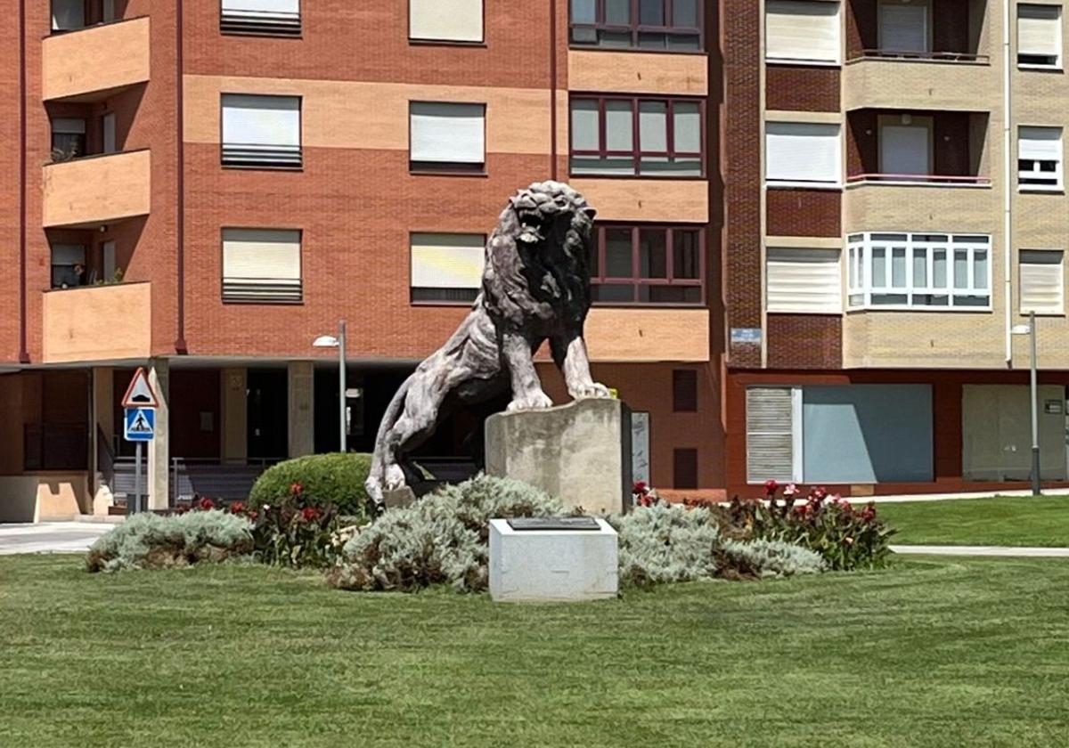 Estatua donada por León México tras el hermanamiento.