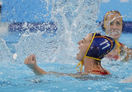 El waterpolo femenino se baña en oro