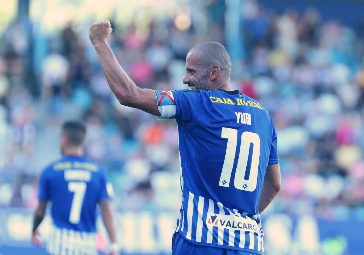 Yuri de Souza celebrando un gol con la Deportiva.