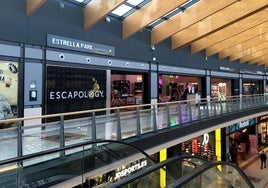 Interior del Centro Comercial Espacio León.