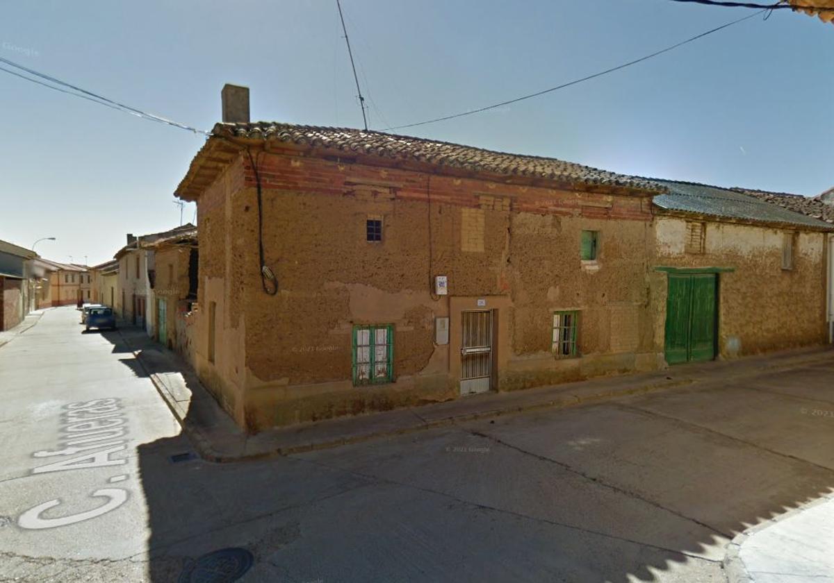 Sale a subasta una casa en un pueblo del sur de León por menos de 6.000 euros