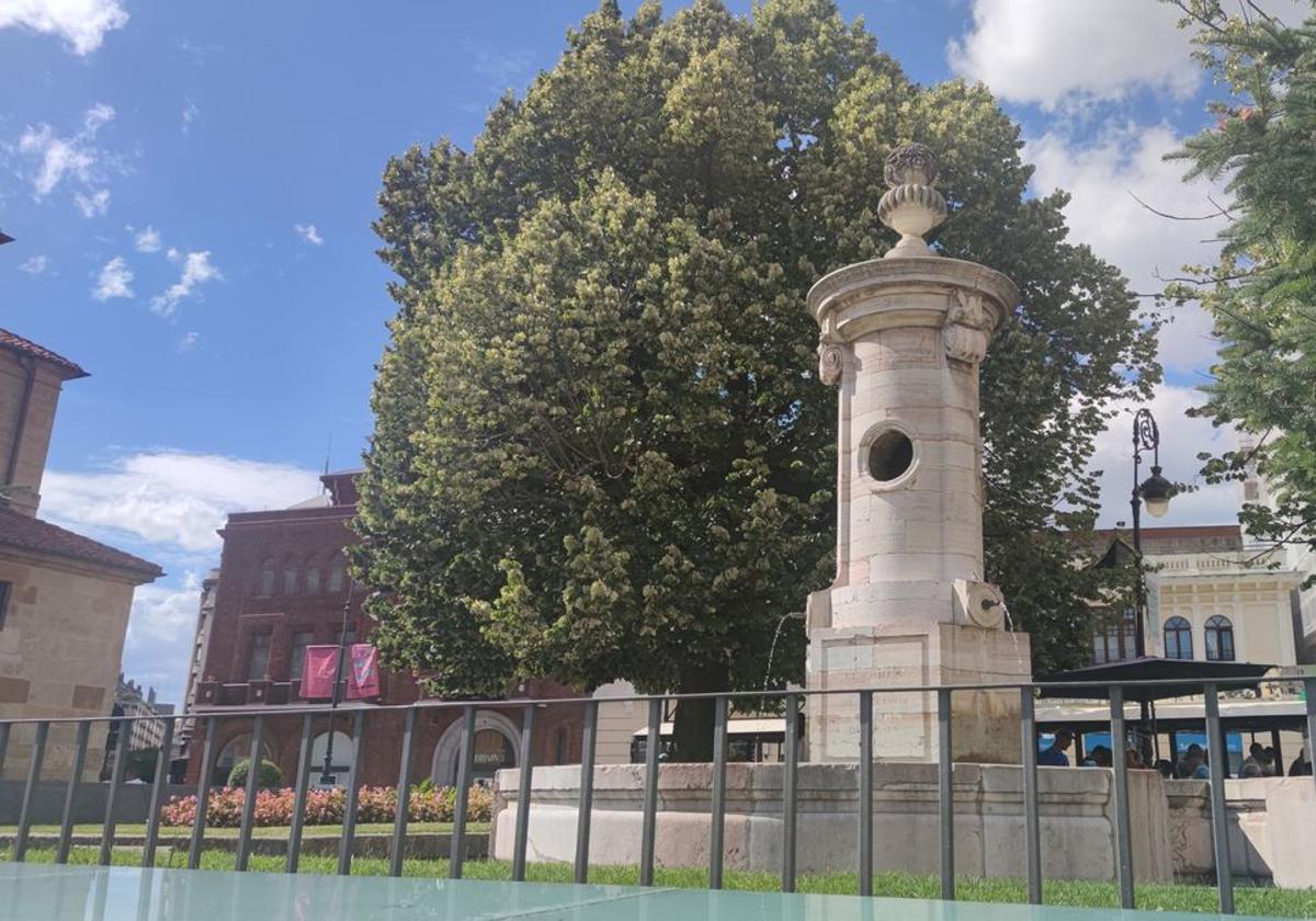 Imagen de la plaza la fuente de San Marcelo en León capital.